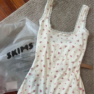 SKIMS. SOFT LOUNGE LACE SCOOP NECK DRESS